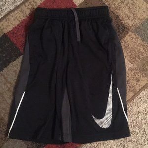Youth NIKE Basketball shorts. Size M